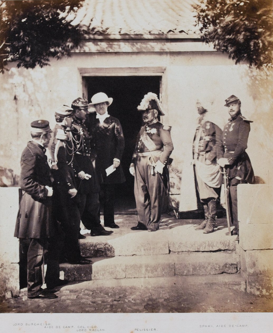 Gruppe ved hovedkvarteret, fra et album med 52 fotografier forbundet med Krimkrigen, 1855 af Roger Fenton