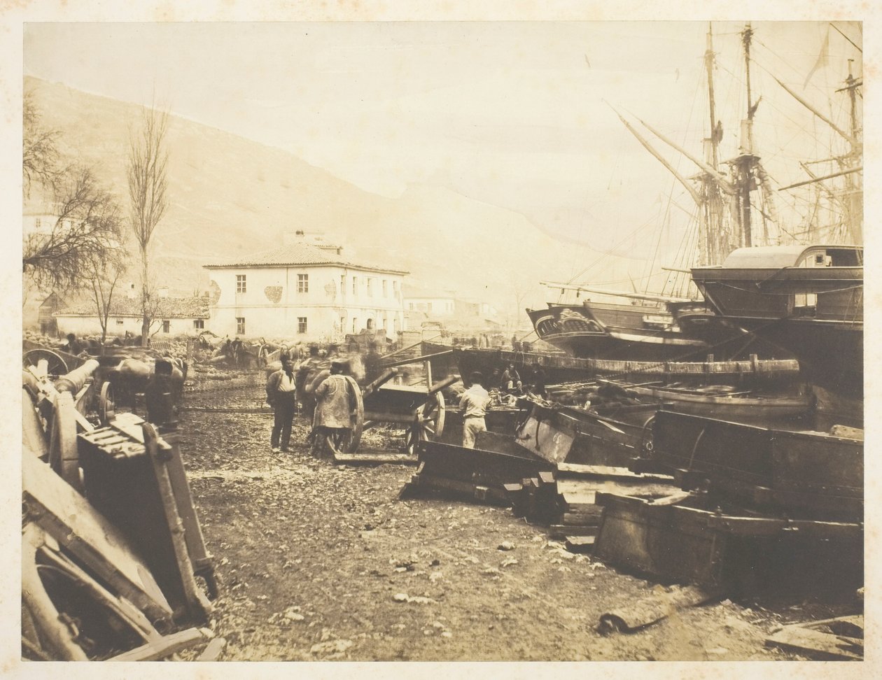 Landing Place, Ordnance Wharf, Balaklava af Roger Fenton