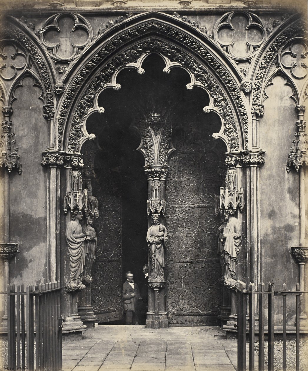 Lichfield Cathedral, Central Doorway, West Porch af Roger Fenton