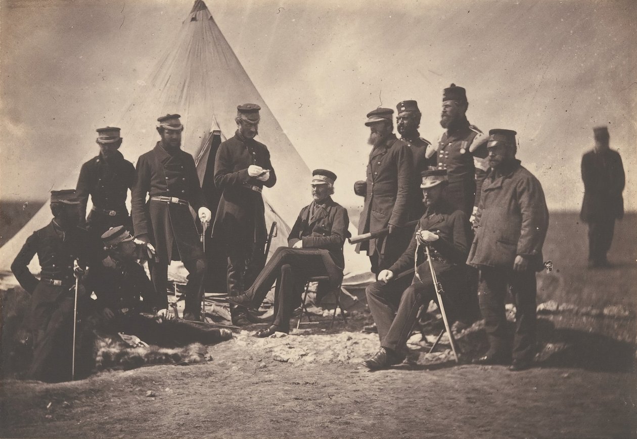 Generalløjtnant Sir J. L. Pennefather and Staff, 1855. af Roger Fenton