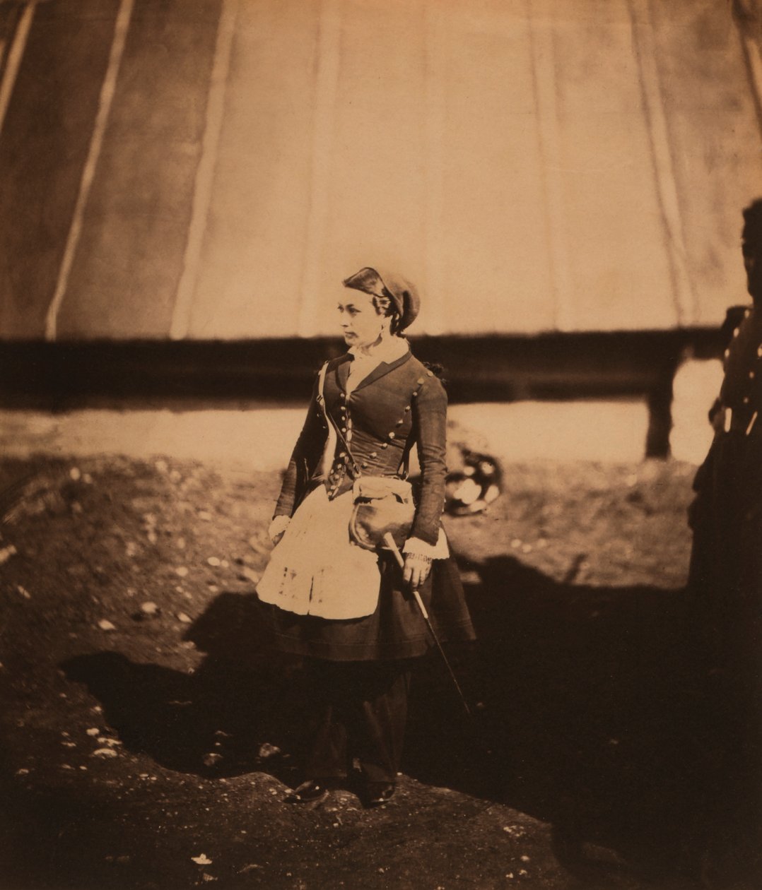 Vivandière, portræt i fuld længde af franske Cantinière iført Zouave-regimentskjole, Krimkrigen, Krim, Ukraine af Roger Fenton