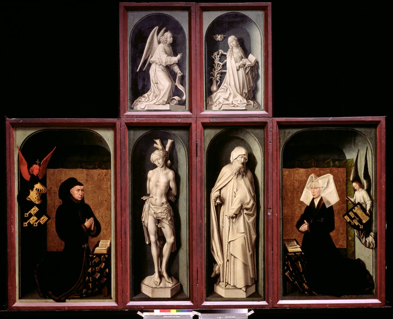 Den sidste dom, når den er lukket, skildrer donorerne kansler Nicholas Rolin og hans kone, Guigone de Salins, Bebudelsen, St. Sebastian og St. Anthony den Store, ca. 1445-50 (se af Rogier van der Weyden