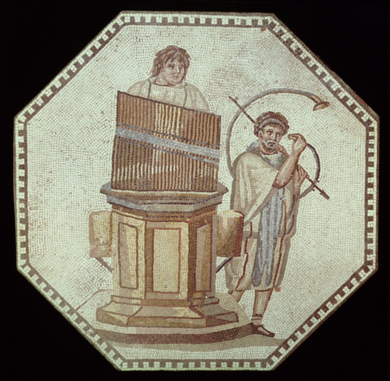En organist og en hornist underholder ved en Gladiator-kamp (mosaik) af Roman