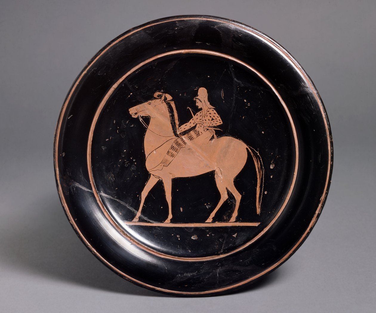 Attisk rødfigurplade med en bereden bueskytte i orientalsk dragt, indskrevet Miltiades kalos, 520-510 f.Kr. (keramik) af Roman