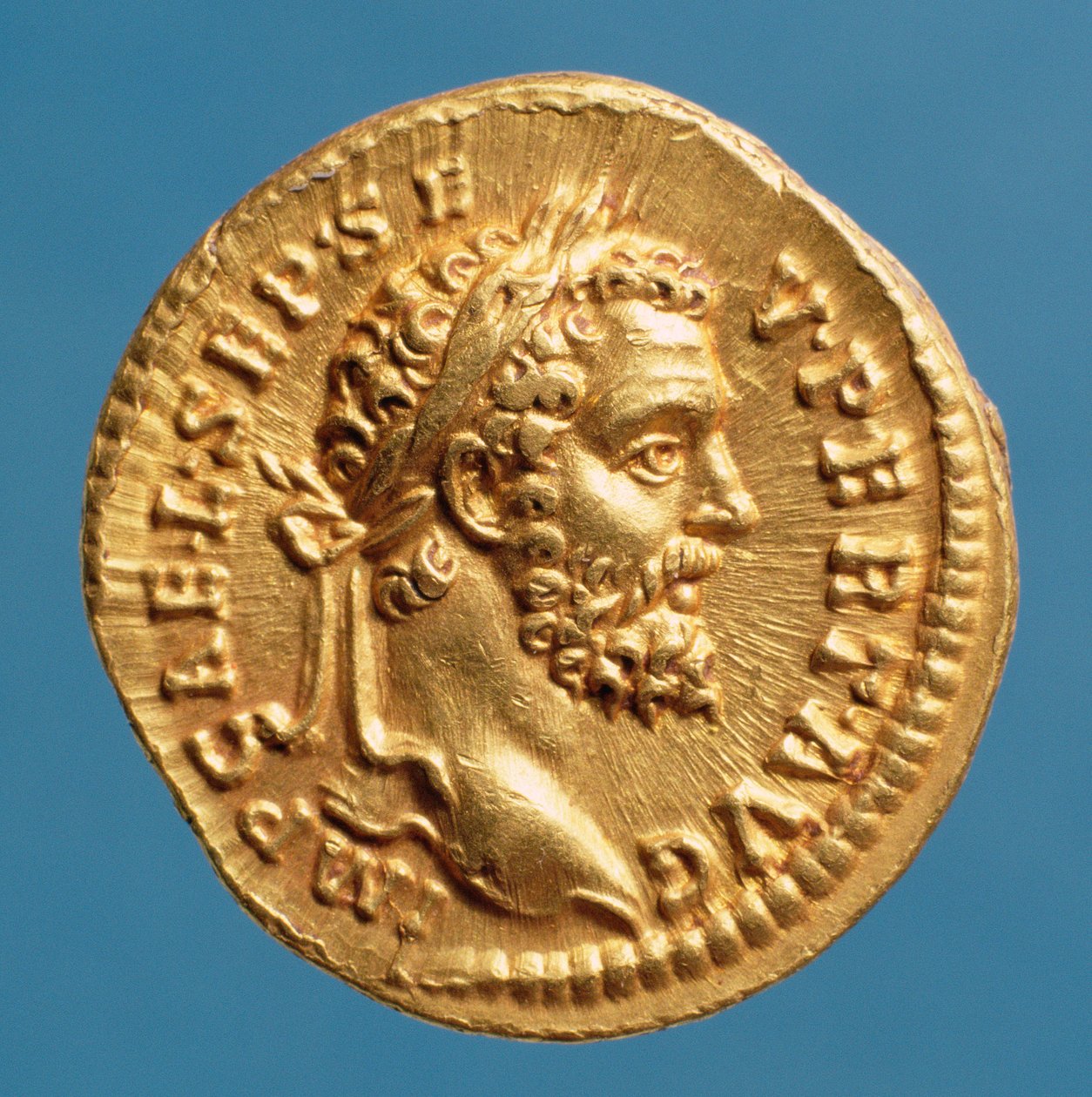 Aureus (forside) af Septimius Severus (193-211) iført en laurbærkrans. (guld) Indskrift: IMP CAE L SEP SEV PERT AVG af Roman