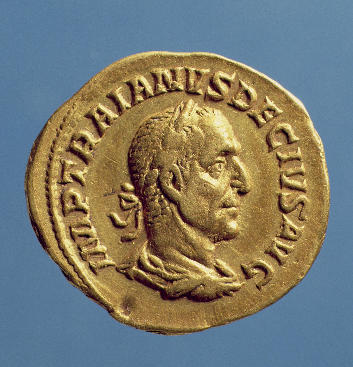 Aureus (forside) af Trajan Decius (249-251) draperet, iført laurbærkrans (guld) Indskrift: IMP TRAIANVS DECIVS AVG af Roman