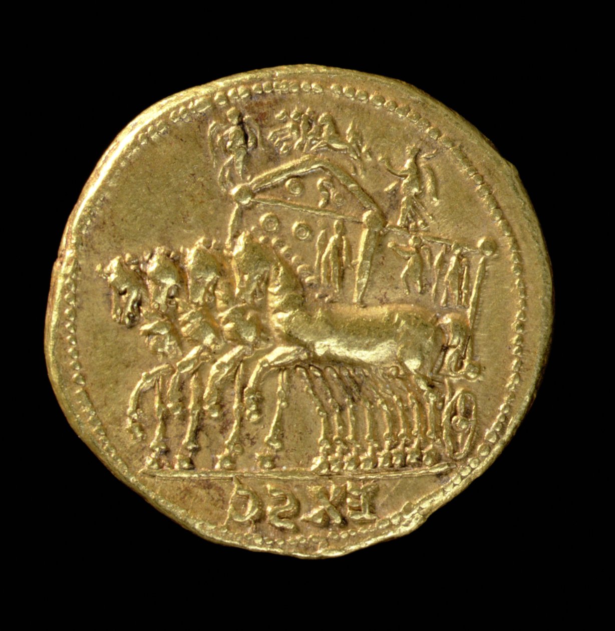 Aureus (bagside) af den guddommelige Claudius (AD 41-AD 54) præget under Nero (AD 54-AD 68) forestillende en vogn med fire heste (guld) Inskription: EX SC (forside se 119148) af Roman