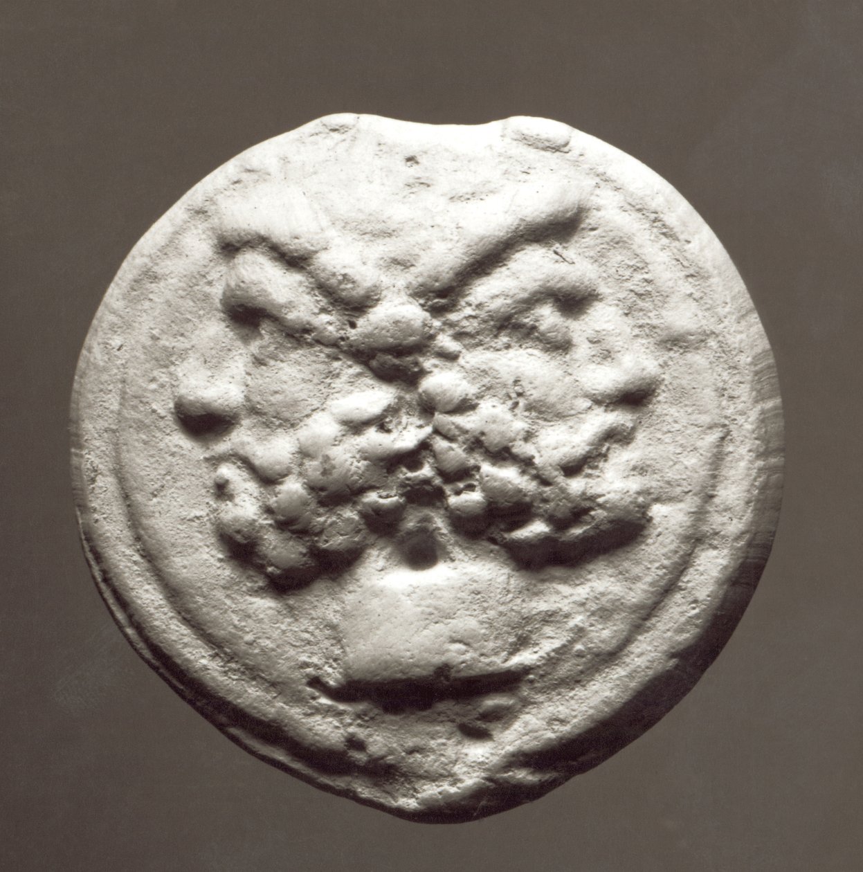 Mønt, der forestiller guden Janus, 753 BC-476 AD (metal) af Roman