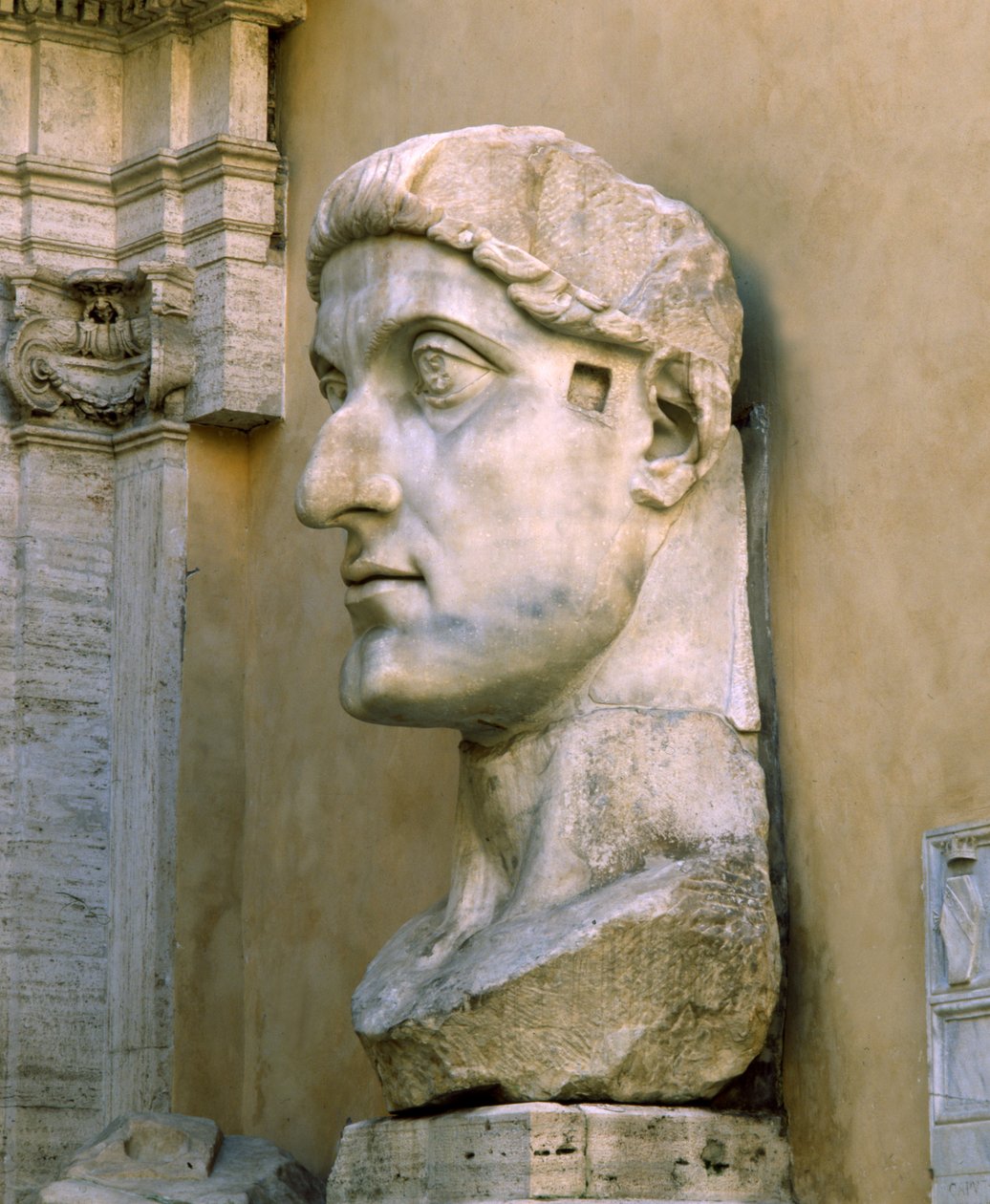 Kolossal leder af Konstantin den Store (marmor) af Roman