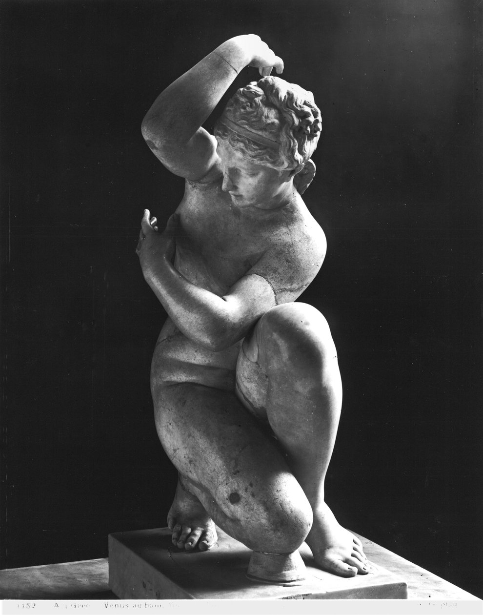 Crouching Venus, kopi af en græsk original (marmor) fra det 3. århundrede f.Kr. (se også 191002, 191003) af Roman