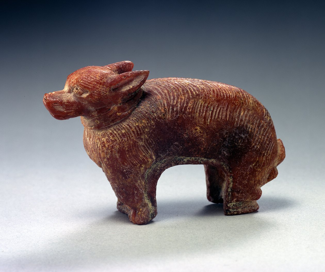 Figur af en hund (rav) af Roman