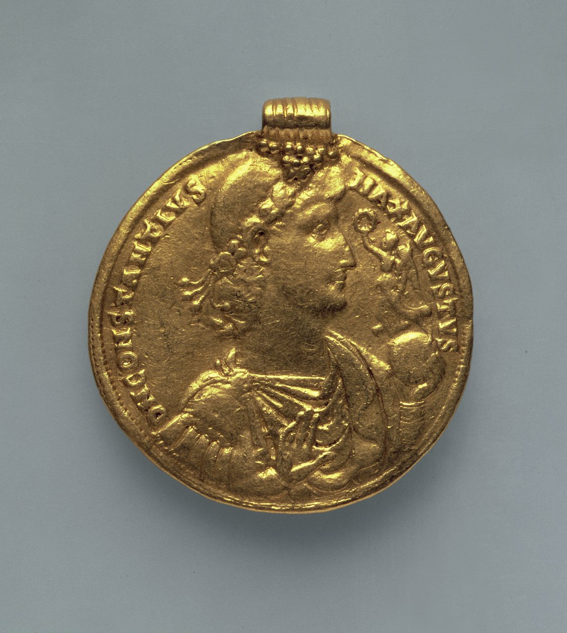 Medaljon (forside) af Constantius II (317-361), præget i Antiochia, Syrien (guld) af Roman