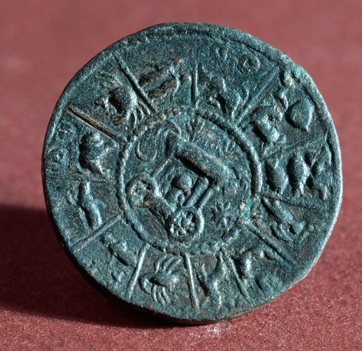 Medaljon med 12 stjernetegn, fra Belkis eller Zeugma (bronze) af Roman