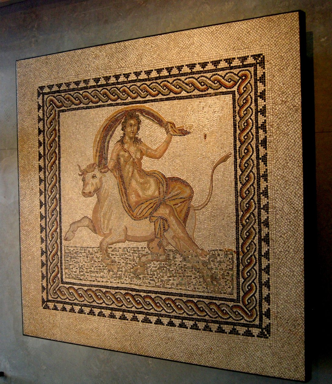Mosaik af voldtægten af Io af Zeus som en tyr (mosaik) af Roman