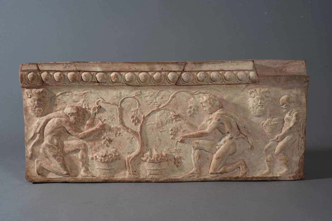 Plaque med satyrer, der høster druer (terracotta) af Roman