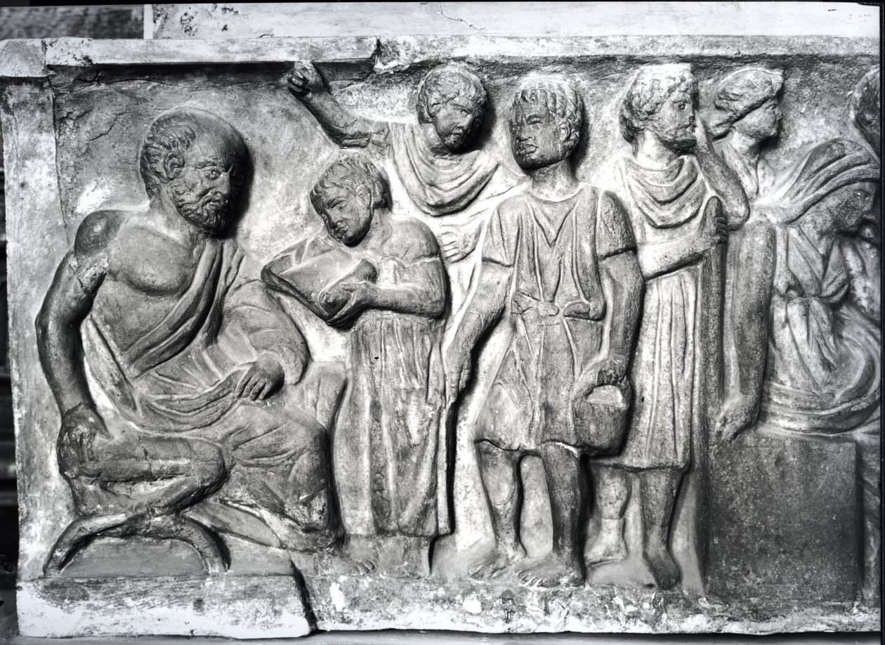Relief, der forestiller en dreng, der læser for sin lærer, detalje fra konklamationens sarkofag af Roman