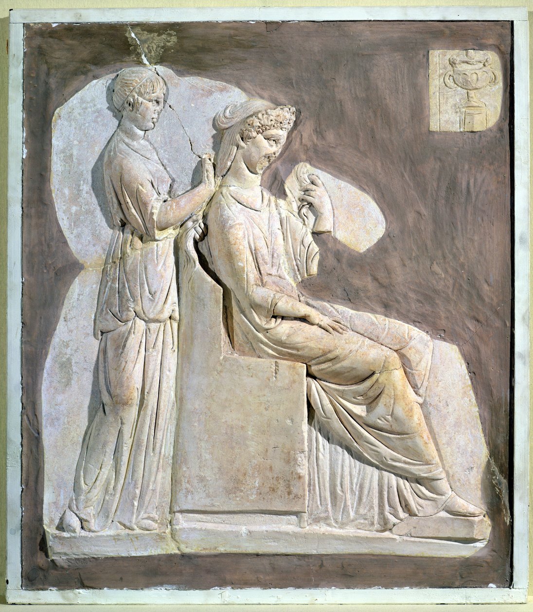 Relief, der forestiller en kvinde ved sit toilet, fra Tunesien (stuk) af Roman