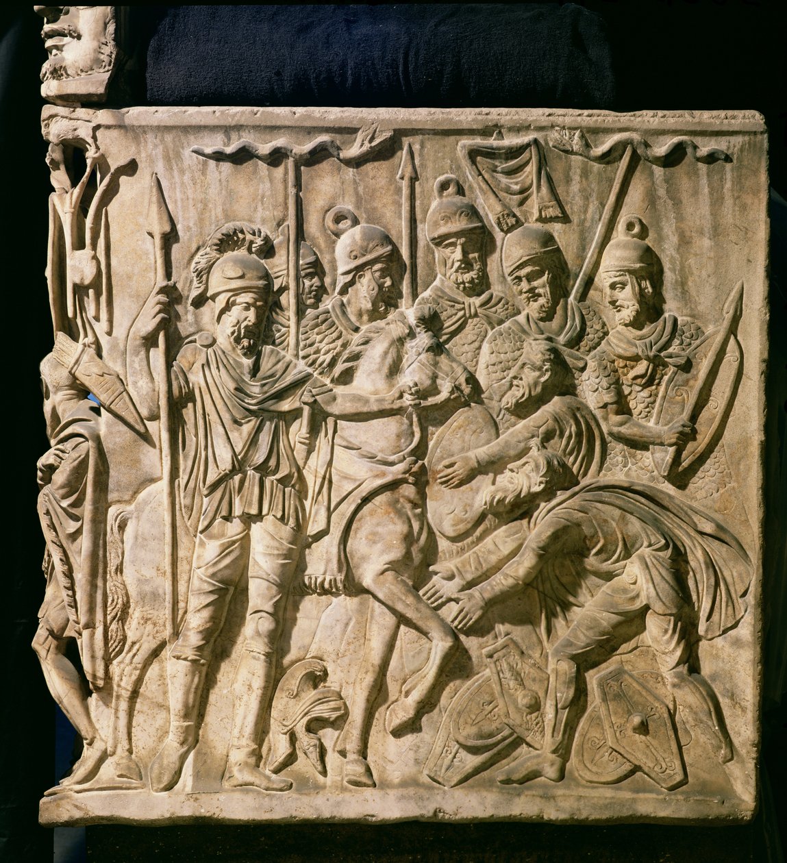Relief fra en sarkofag, der skildrer underkastelsen af en barbar til en romersk troppe af Roman