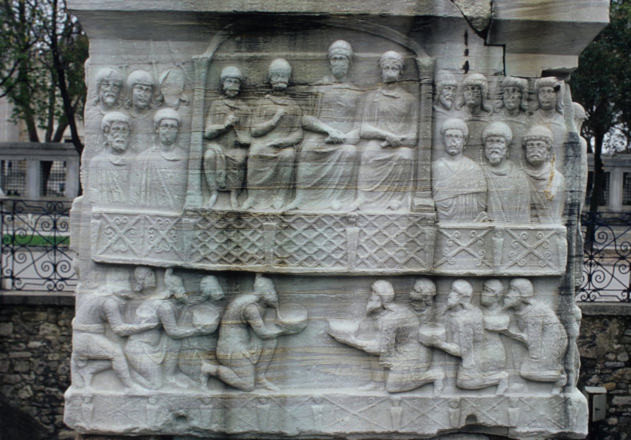 Relief på bunden af Obelisken af Theodosius I (347-395), også kendt som Obelisken af Tuthmosis III, fra Karnak (marmor) af Roman