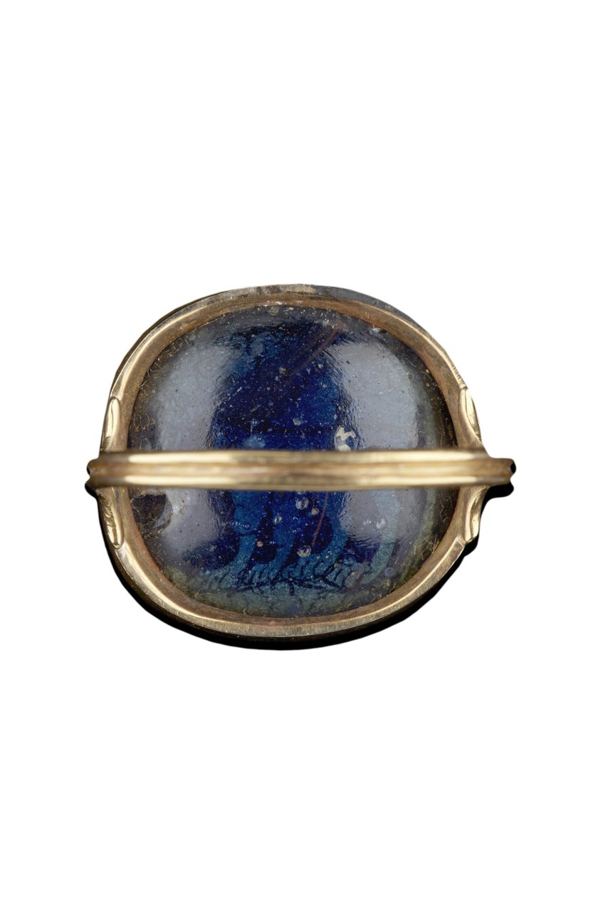 Bagsiden af medaljonen med en løve stående på ujævnt underlag, 3.-4. århundrede e.Kr. (guld, glas og kobberlegering) af Roman