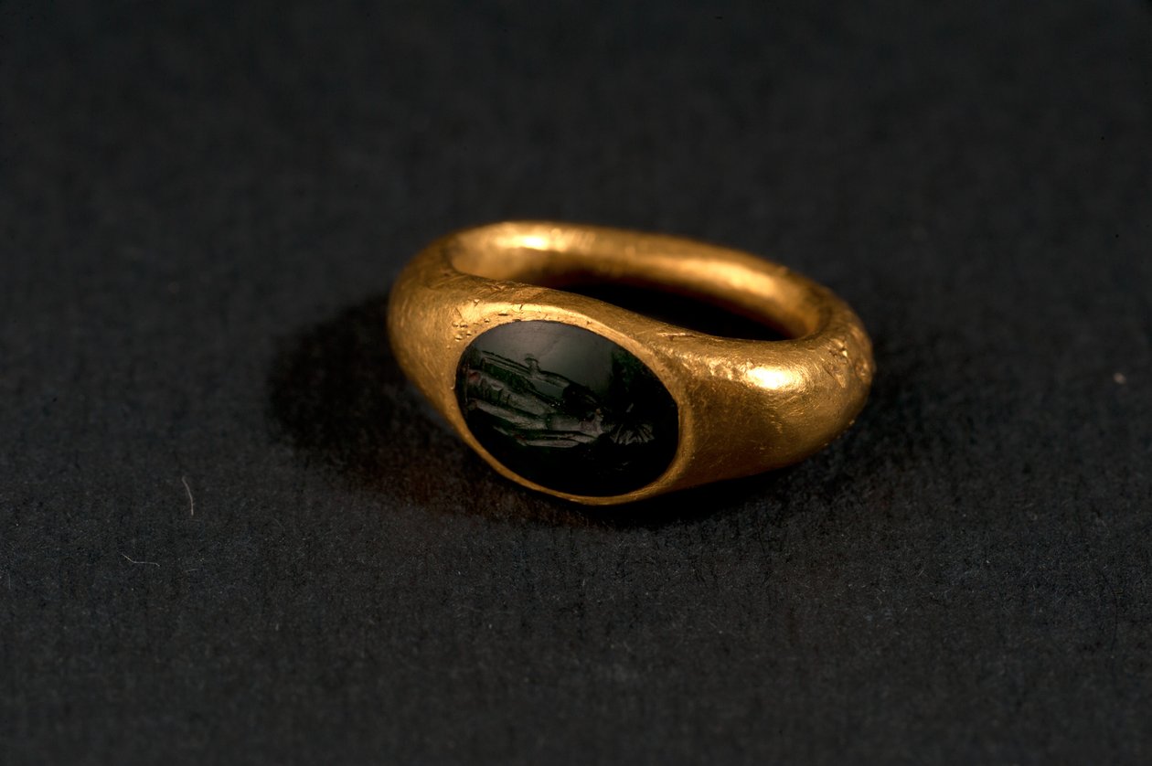 Ring (guld og calchedony) af Roman