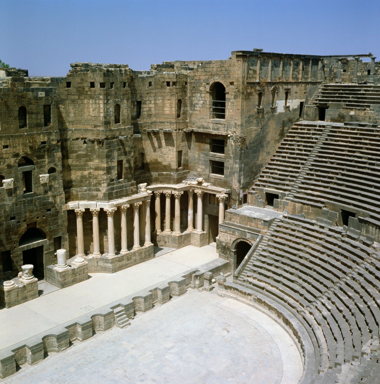 Romersk teater i Bosra (Busra), Syrien, gammel hovedstad i provinsen Arabien, ca. 5. århundrede af Roman