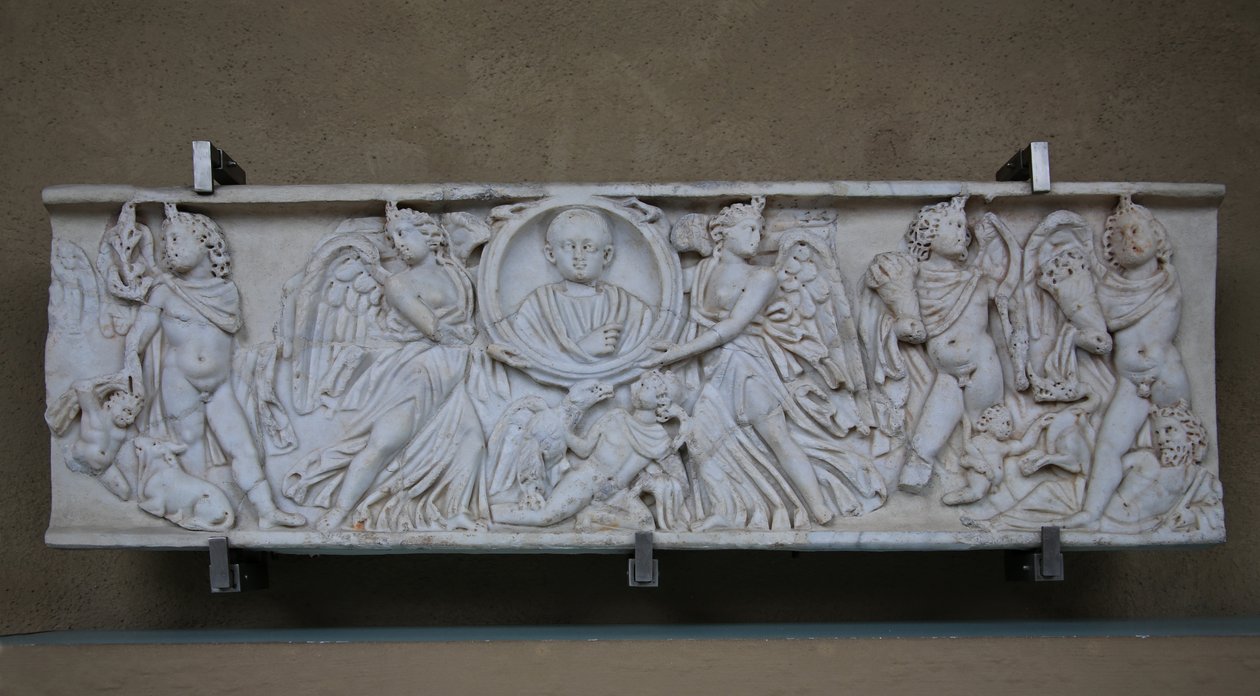 Sarkofag med et barn og amoriner, der samler druer for at ofre til Bacchus af Roman
