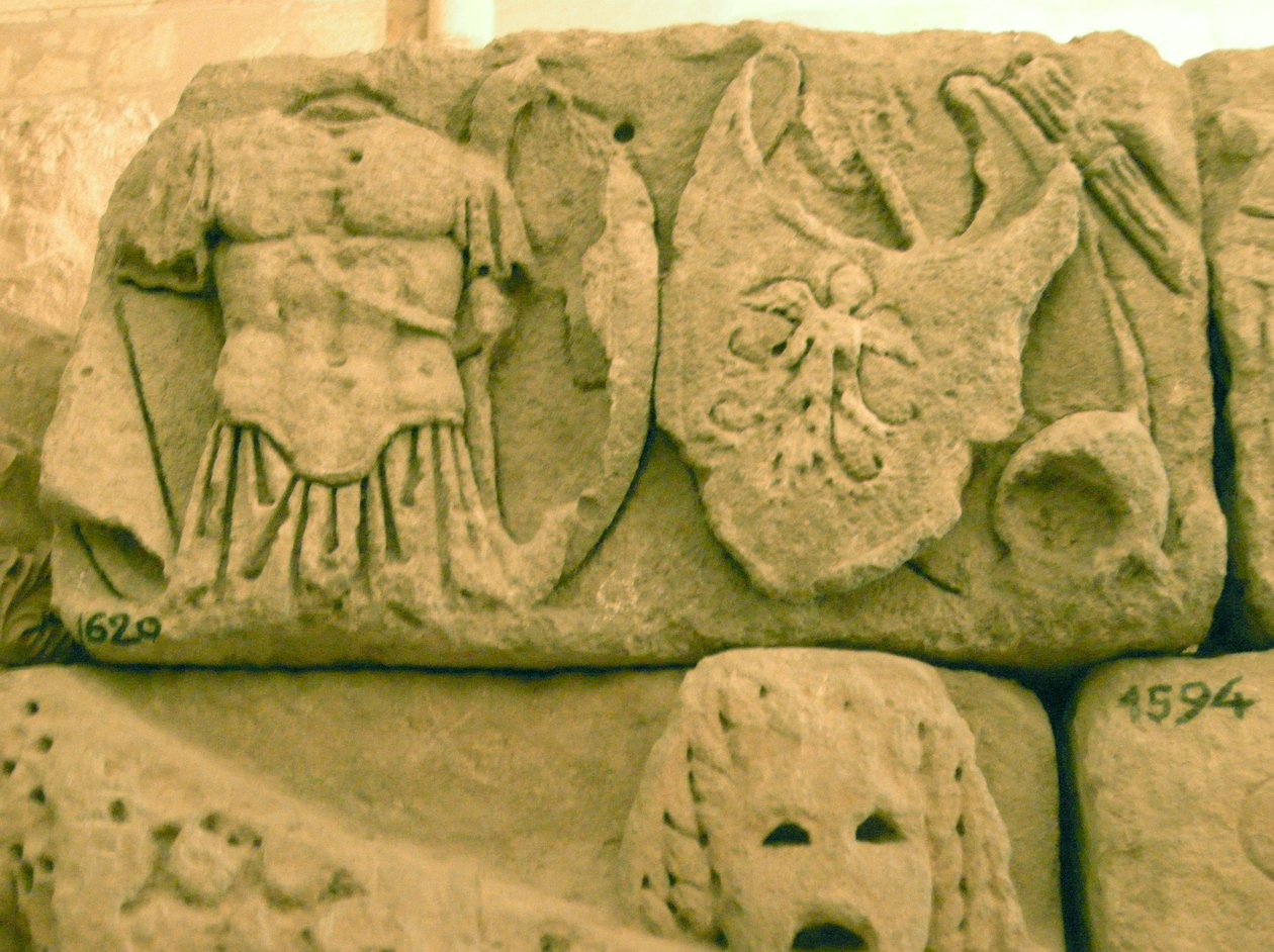 Skjold og rustning af en soldat fra en sarkofag af Roman