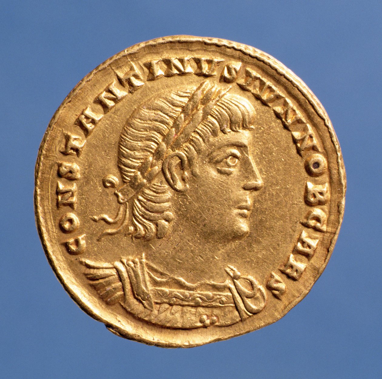 Solidus (forside) af Constantine II Cæsar cuirassed (guld) af Roman