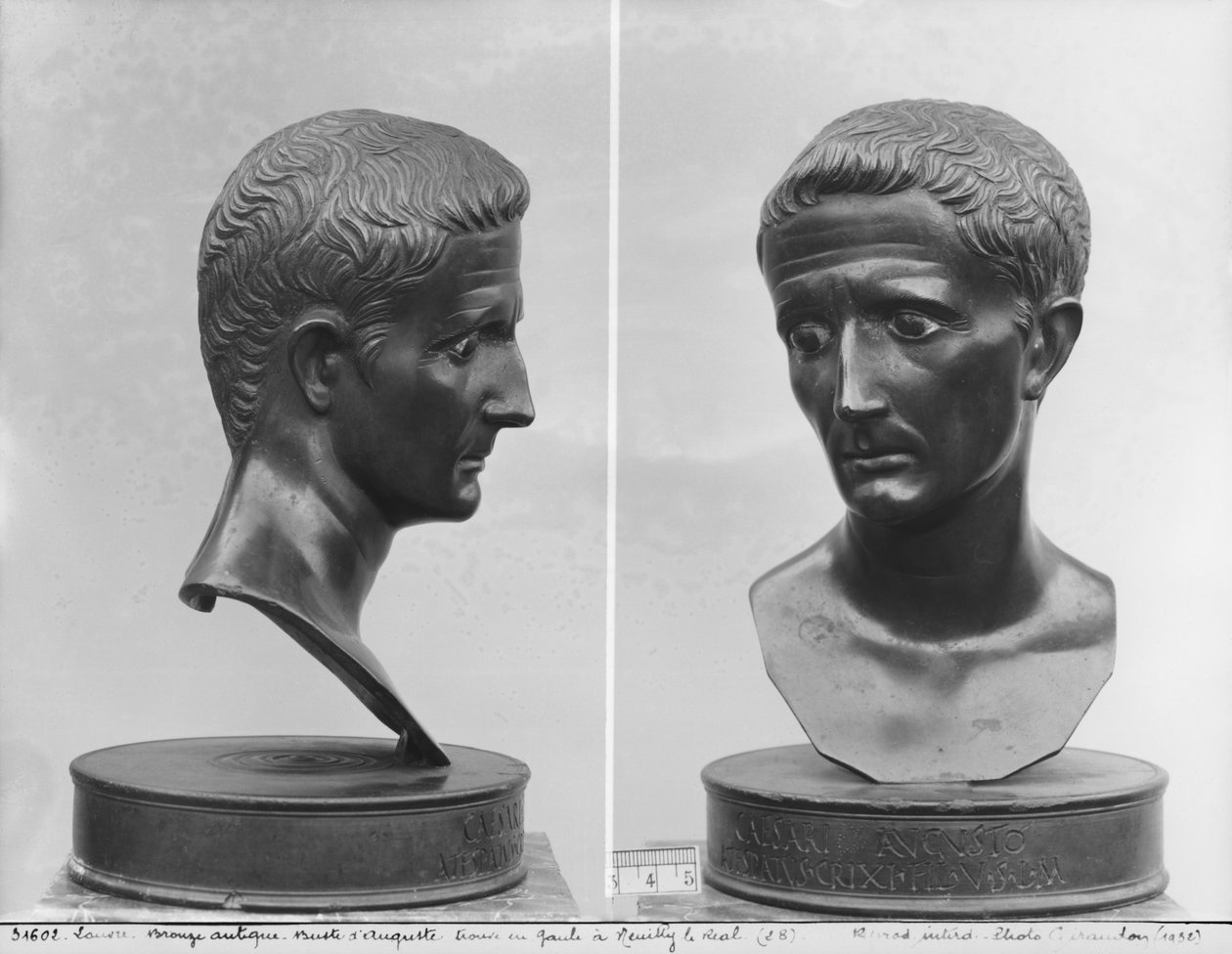 To udsigter af en buste af kejser Augustus (63 f.Kr.-14 e.Kr.) (bronze) af Roman