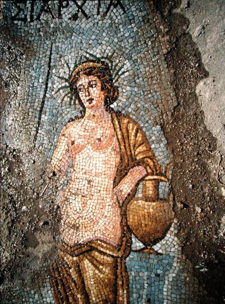 Udsnit af en kvinde på fortovet (mosaik) (se 168408) af Roman Roman