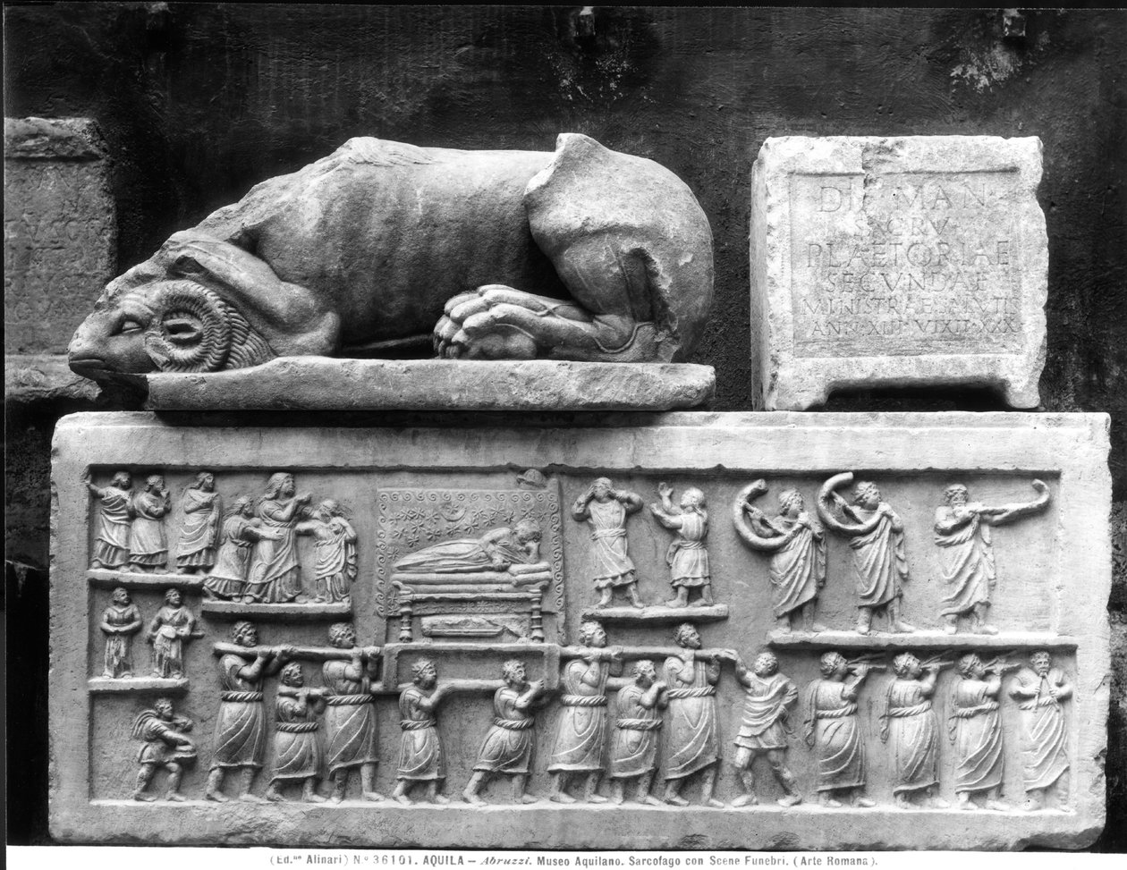 Sarkofag, der forestiller en begravelseskortege af Roman Roman