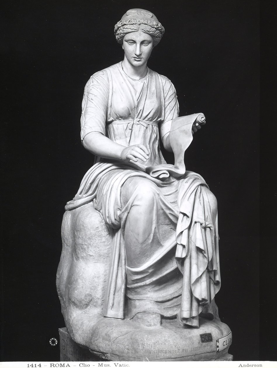 Statue af Clio, der holder en rulle (se også 161937) af Roman Roman