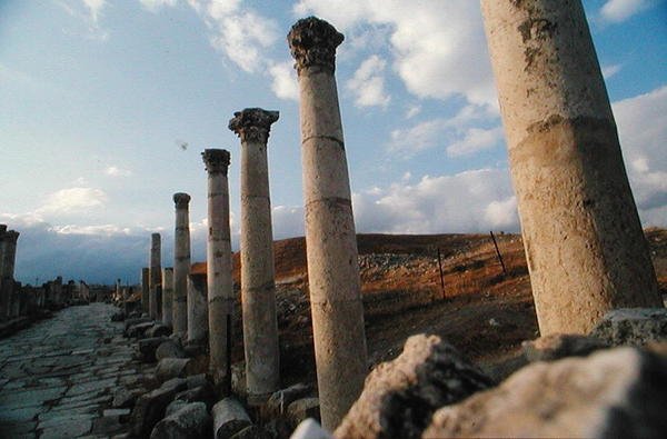 Udsigt over Gaden med kolonner, oprindeligt bygget ca. 39-76 f.Kr af Roman Roman