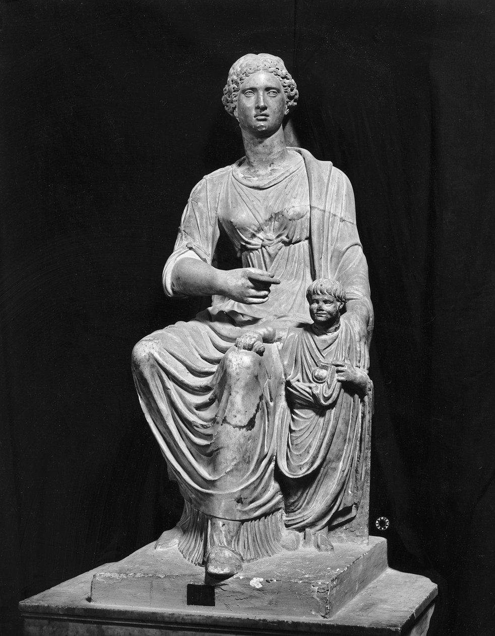 Agrippina den yngre (15-59 e.Kr.) med sin søn Nero (37-68 e.Kr.) (marmor) (s/h foto) af Roman