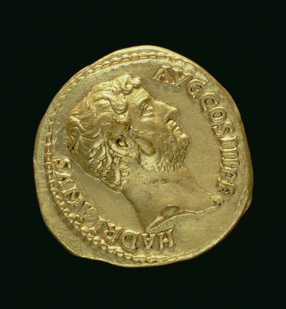 Aureus (forsiden) af Hadrianus (117-138 e.Kr.) med barhovedet. (guld) Indskrift: HADRIANVS AVGUSTVS (for bagside se 119153) af Roman