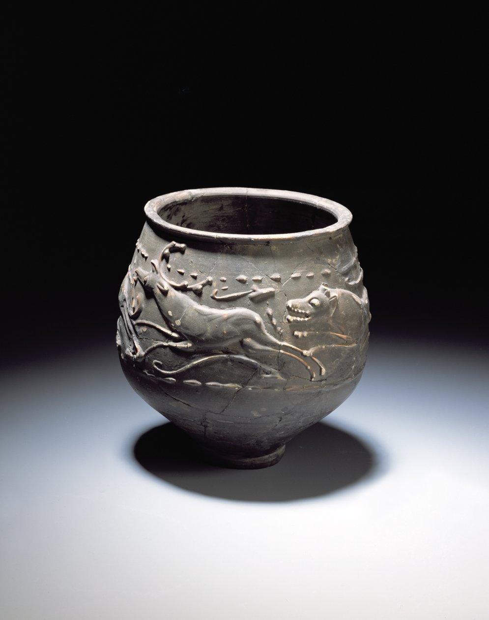 Bægerglas dekoreret med en jagtscene, der viser hjorte, hind og hunde, fra det romerske sted i Newstead, Melrose, AD 140-80 (farvebelagt fingrej) af Roman