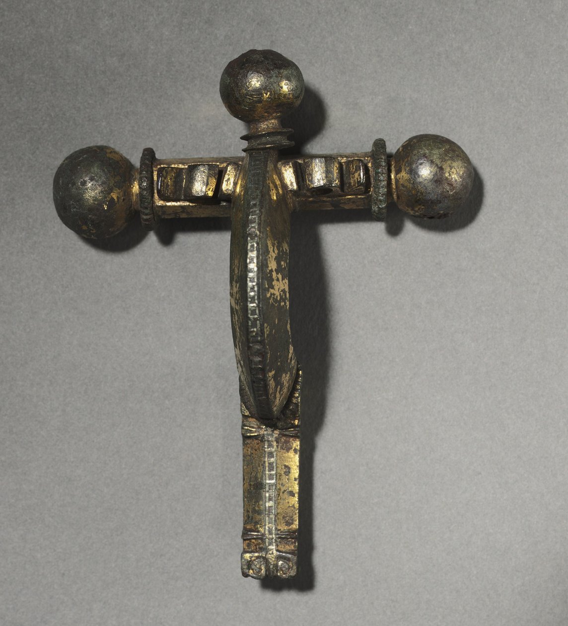 Armbrøstfibula, c.350-400 (bronze, forgyldt bronze, sølv og niello) af Roman