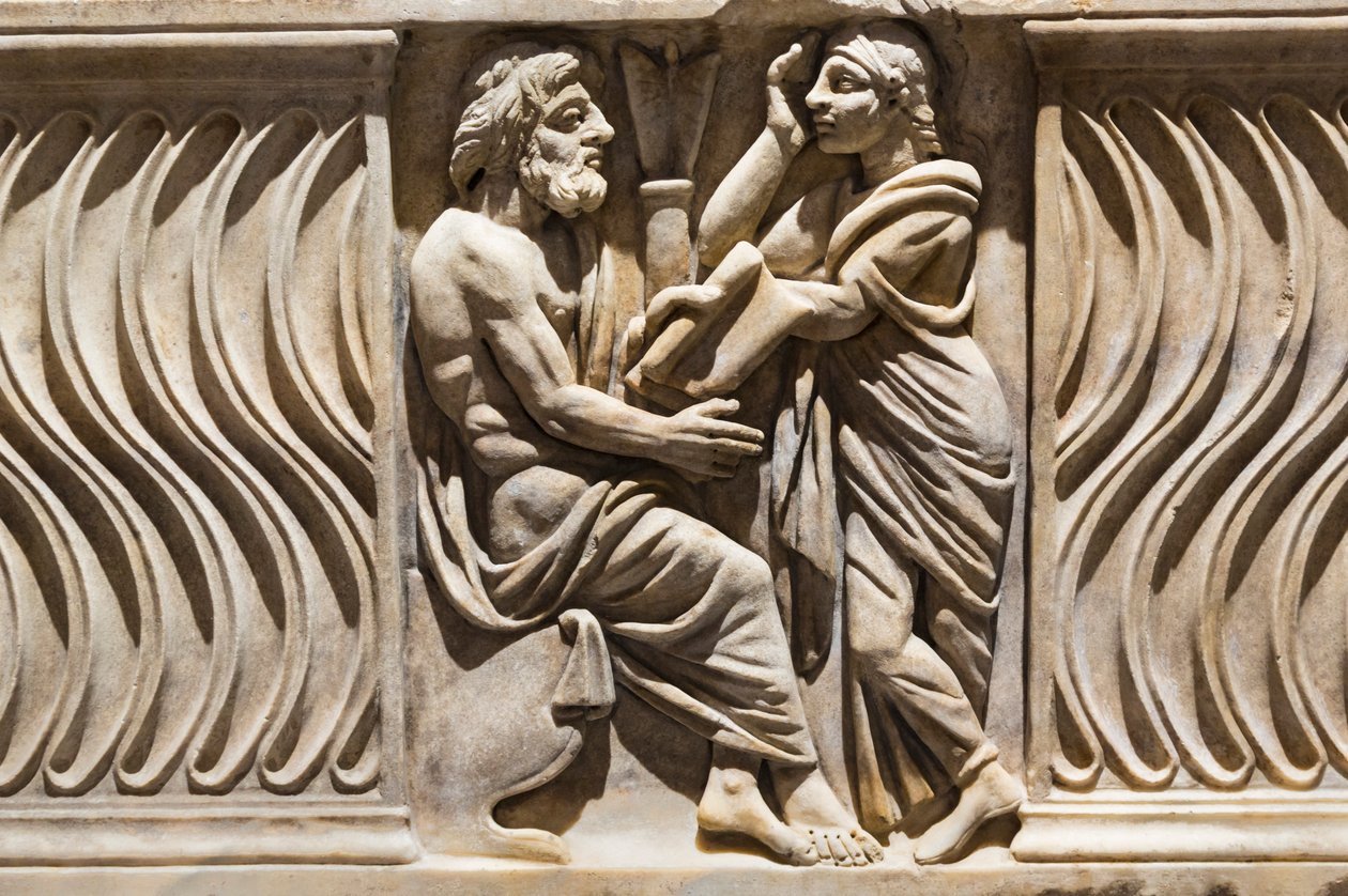 Dekoration på en sarkofag, billede af en filosof og muse (marmor) af Roman