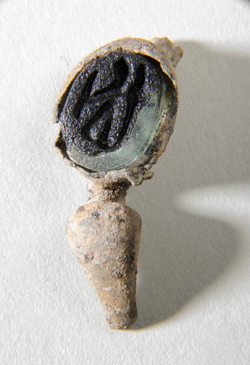 Fingerring med dybtryk (sølv og glas) af Roman