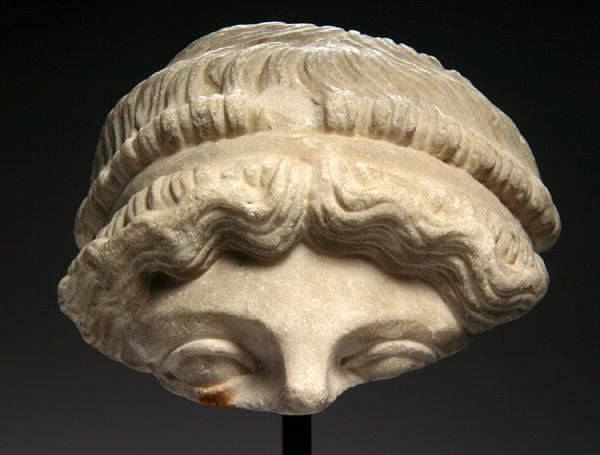 Fragment af en statue (marmor) af Roman