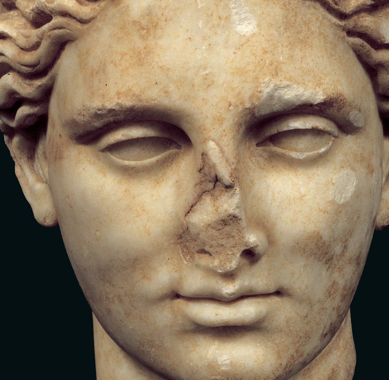 Hovedet af Apollo Sauroktonos (firbendræberen) kopi af en græsk bronze fra det 4. århundrede af Praxiteles, fundet i Kifissia (marmor) (detaljer fra 271957) af Roman