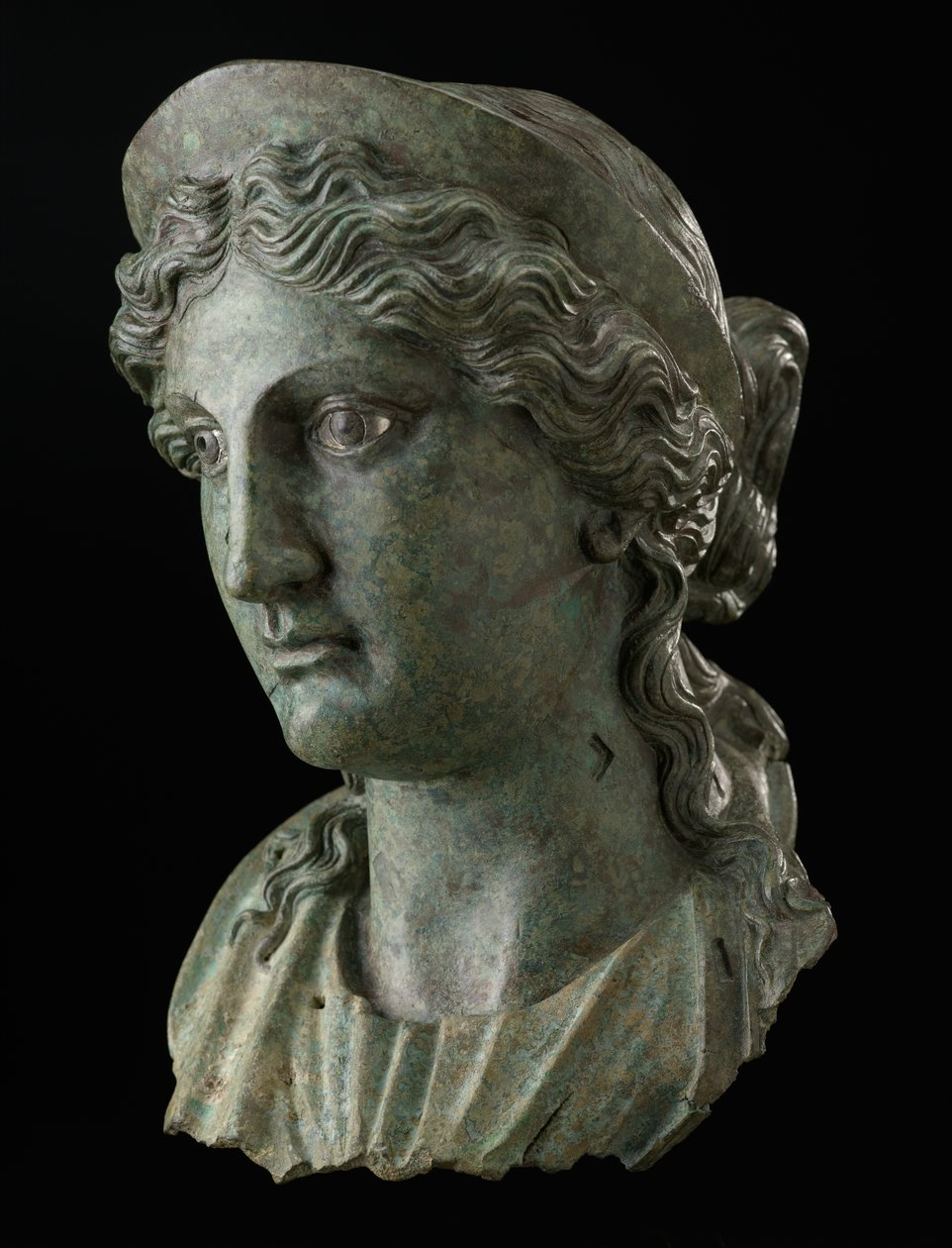 Hoved af en kvinde i skikkelse af en gudinde, 1. århundrede (kobberlegering og sølv) af Roman