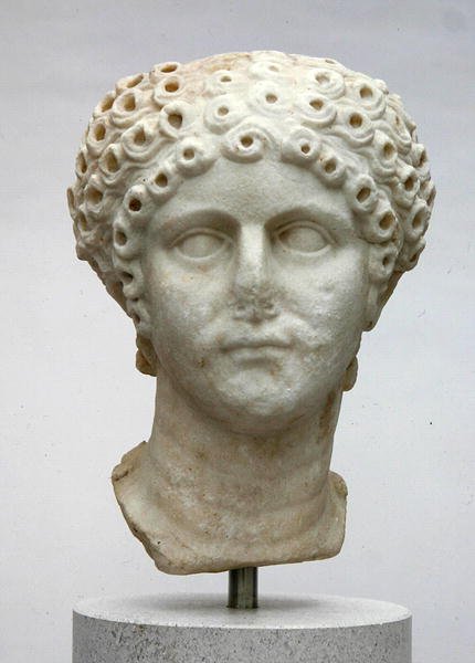 Hovedet af en kvinde, muligvis Agrippina Minor, ca. 50 e.Kr. (marmor) af Roman