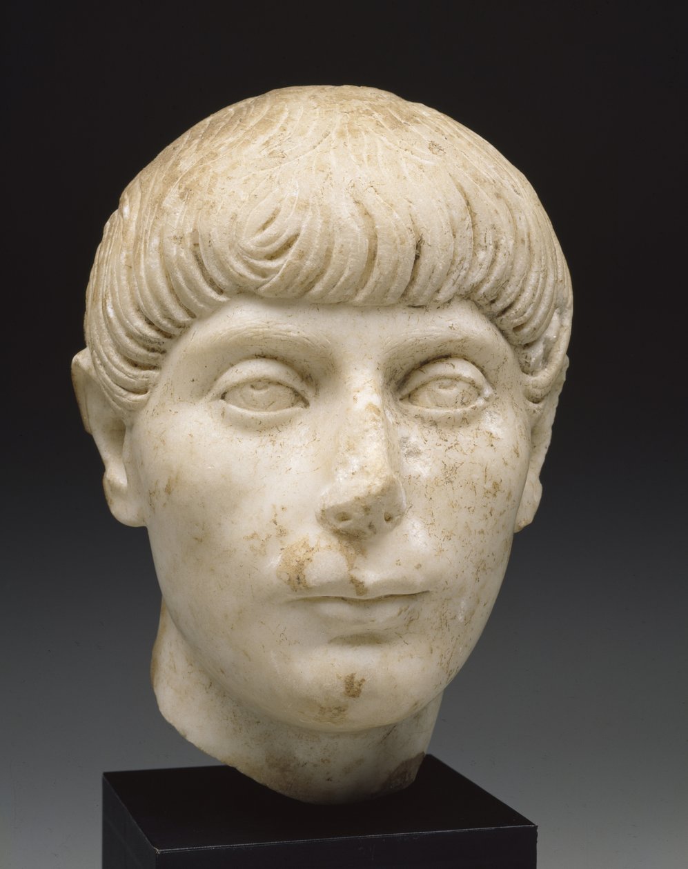 Hoved af en ung mand, 2. århundrede (marmor) af Roman