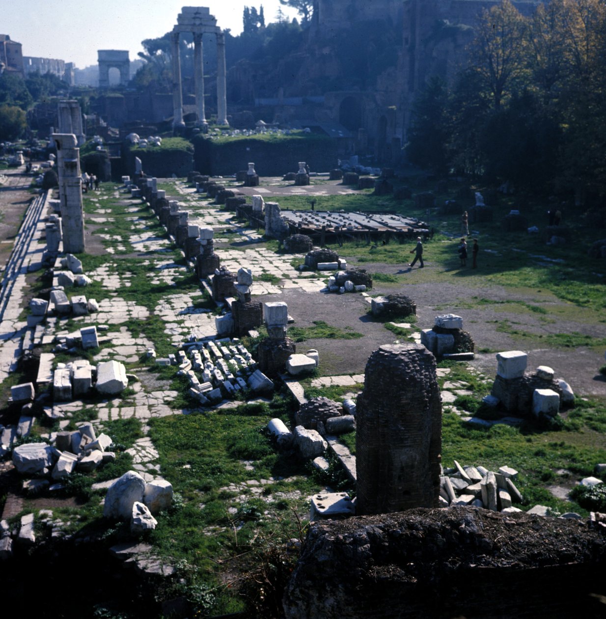 Sted, hvor Basilica Giulia startede af Cesar omkring 54 f.Kr. og sluttede af Augustus (Octavian eller Octavian) (63 f.Kr. - 14) - Forum Romanum, Rom af Roman