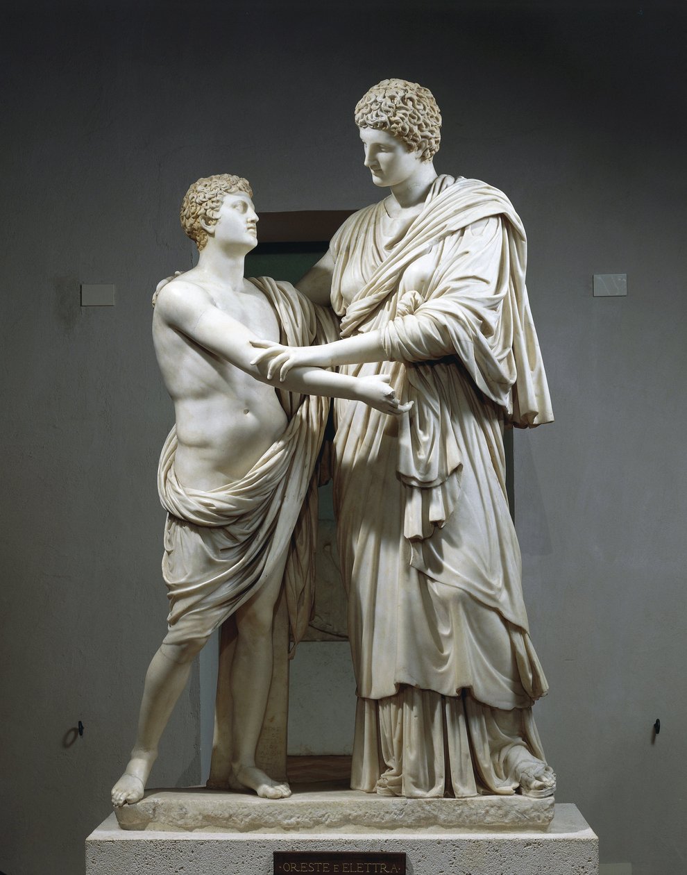 Skulpturgruppe i marmor, der portrætterer Orestes og Electra af Roman