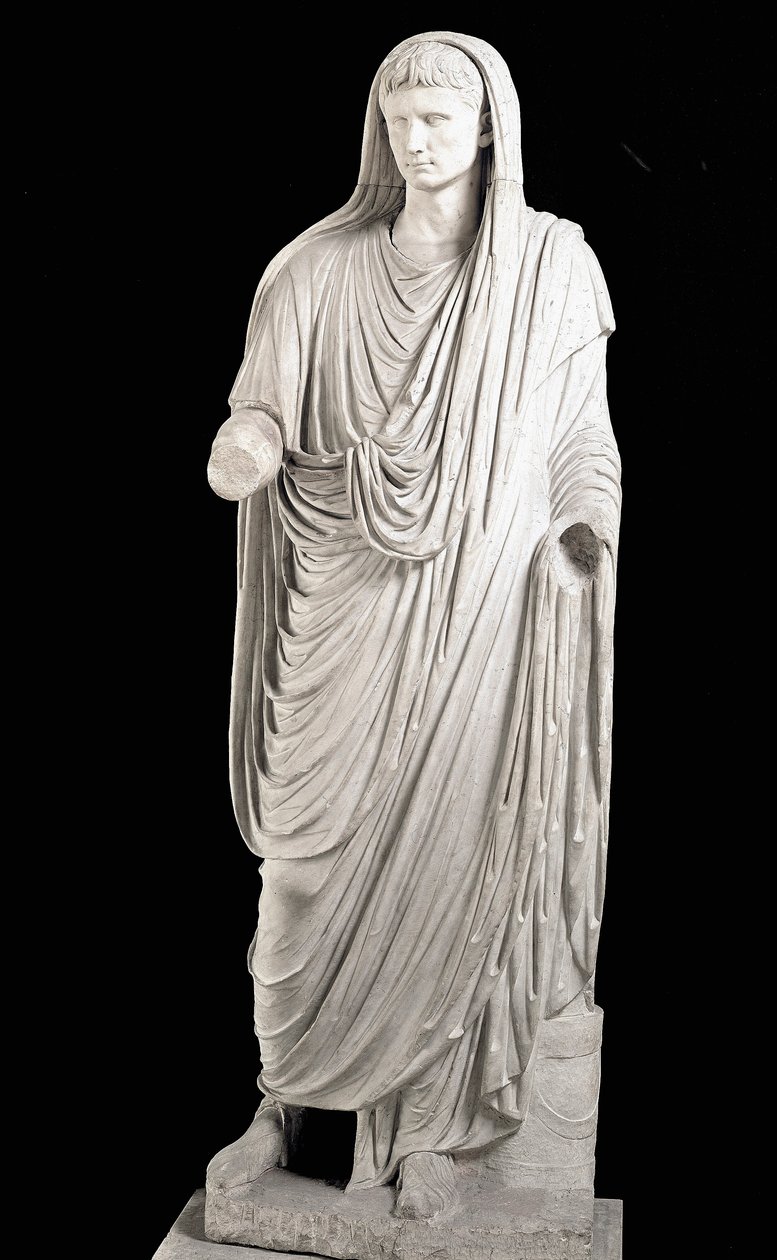 Marmorskulptur af den romerske kejser Augustus (63 f.Kr.-14 e.Kr.) - Rom, Romersk nationalmuseum - Augustus (61 f.Kr.-14 e.Kr.) som Pontifex Maximus - Marmorskulptur, fundet i via Labicana, slutningen af ​​det 1. århundrede f.Kr. - Nationalromersk M af Roman