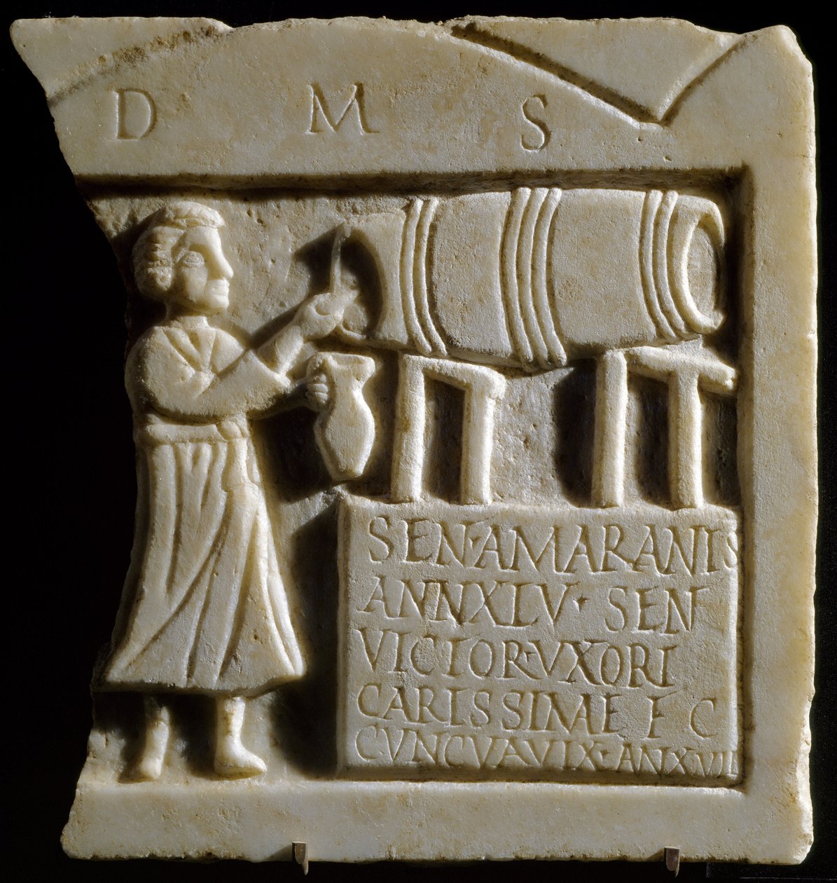 Relief, der viser en kroscene (marmor) af Roman