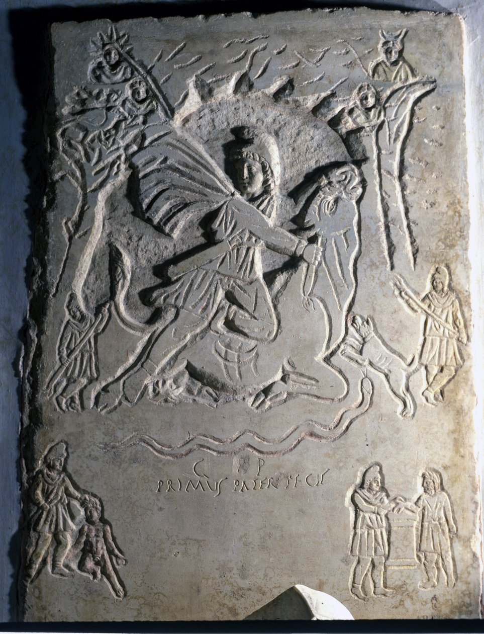 Relief der skildrer den iranske guddommelighed Mithra (eller Mitra) slagter tyren, et dyr forbundet med den. 4. århundrede. Palazzo dei Conservatori, Rom. af Roman